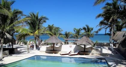 Simply Paradise. 8BR/10BA w/ large pool + volleyball. Perfect for large groups!