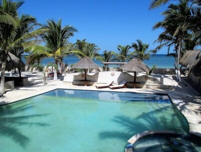 Simply Paradise. 8BR/10BA w/ large pool + volleyball. Perfect for large groups! 