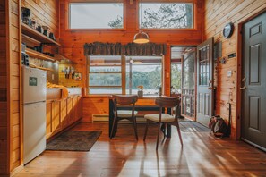 Casa de campo | Cozinha privada | Micro-ondas, cafeteira/chaleira