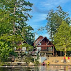 Lake View | 1 bedroom, individually decorated, blackout curtains, iron/ironing board