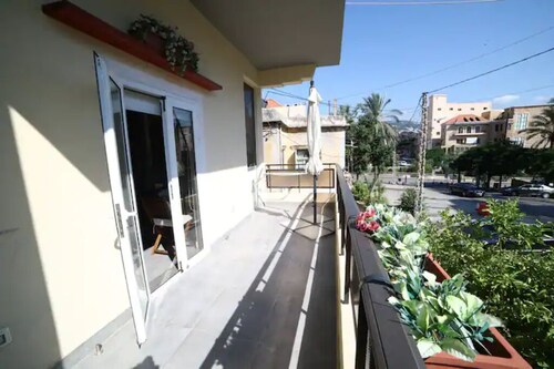 Full Home, by Meta House!