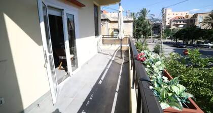 Full Home, by Meta House!
