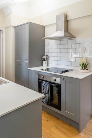 Luokittelematon kuva, 5 kautta 19, painike