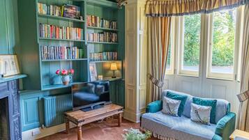 Smart TV, fireplace, DVD player, books