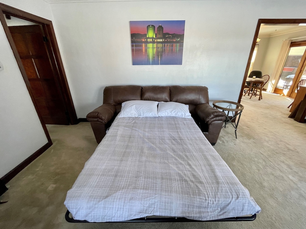 3BDRM Home in Historic Fort Peck, walk to Summer Theatre, Ft. Peck Hotel Fort Peck Vrbo