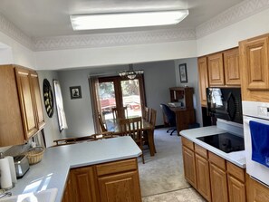 Fridge, microwave, oven, stovetop - 3BDRM Home in Historic Fort Peck, walk to Summer Theatre, Ft. Peck Hotel (Fort Peck)