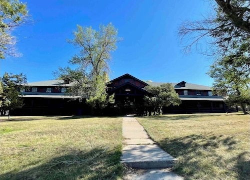 3BDRM Home in Historic Fort Peck, walk to Summer Theatre, Ft. Peck Hotel