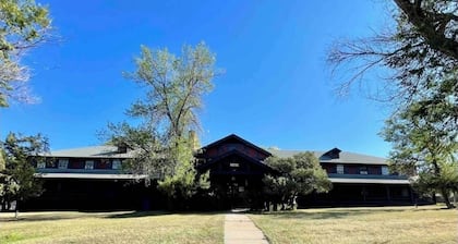 3BDRM Home in Historic Fort Peck, walk to Summer Theatre, Ft. Peck Hotel
