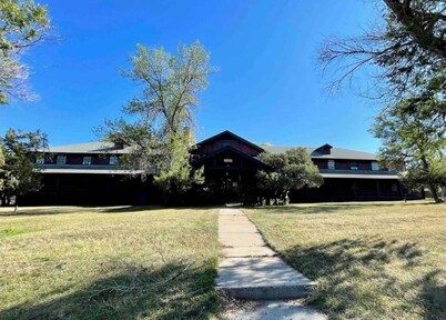 3BDRM Home in Historic Fort Peck, walk to Summer Theatre, Ft. Peck Hotel