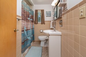 Hair dryer, towels - Sunset View on Lakeshore Drive (Hay Township)