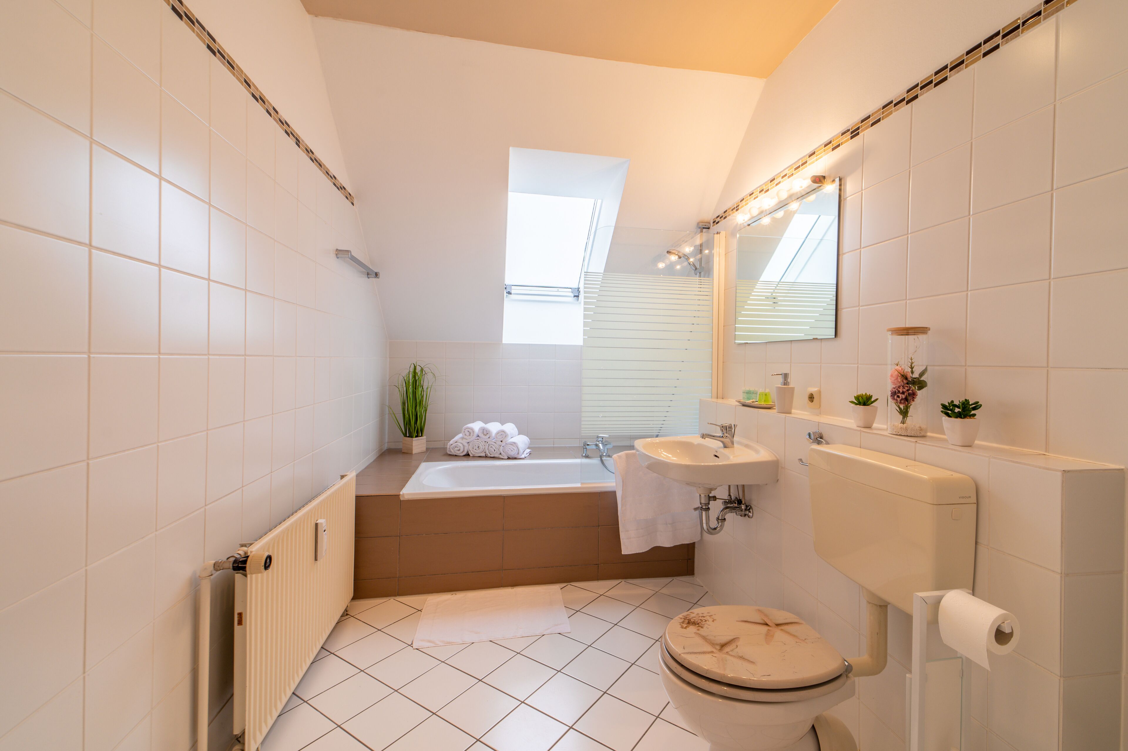 Hårtork, handdukar, tvål och schampo