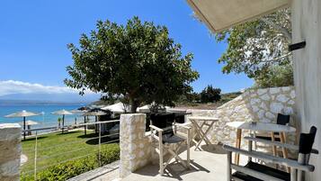 Suite junior, vistas a la playa | Terraza o patio