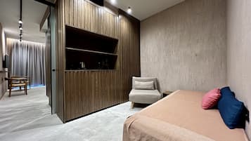 Suite junior, vistas a la playa | 2 dormitorios, ropa de cama de alta calidad, cortinas opacas