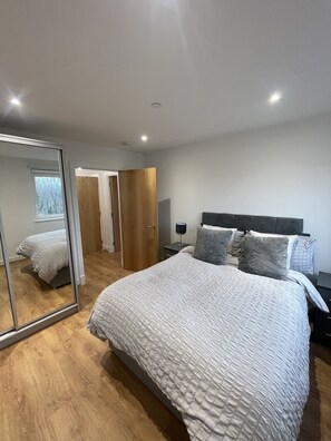 2 habitaciones, tabla de planchar con plancha y wifi gratis