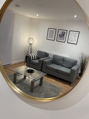 Appartement, 2 grands lits | Aire de séjour