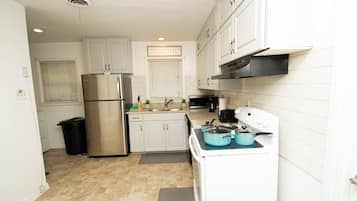 House | Private kitchen | Fridge, microwave, oven, stovetop