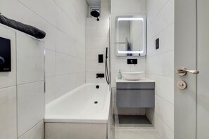 Apartment | Bathroom - Brand New Luxury 2-bed Apartment in London (London)
