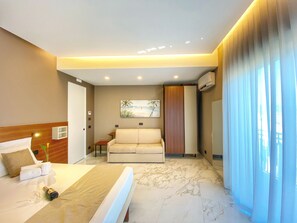 小型开间套房, 2 间卧室, 无烟房, 海景 | 记忆海绵床垫、客房内保险箱、特色家居、隔音