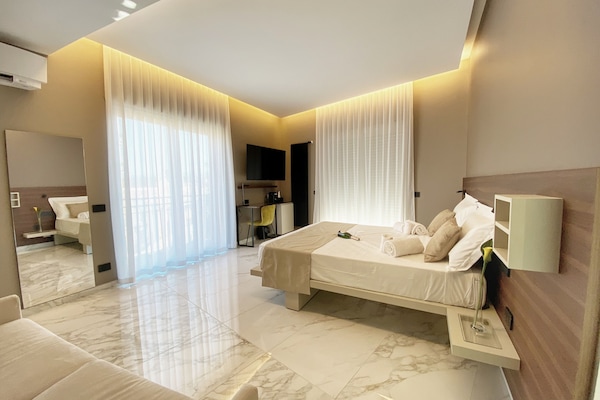 Junior Studio Suite, 2 Bedrooms, Non Smoking, Sea View