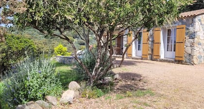 Sheepfold in dry stones with outdoor spa, calm assured