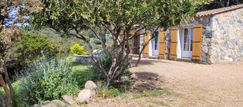 Sheepfold in dry stones with outdoor spa, calm assured