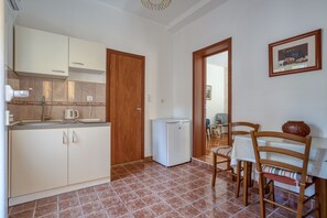 Private kitchen - Boka Bay paradise (Kotor)