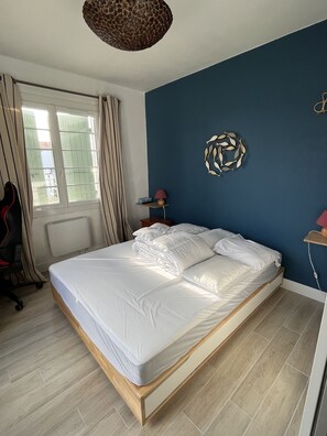 4 chambres, fer et planche à repasser, accès au Wi-Fi (inclus)