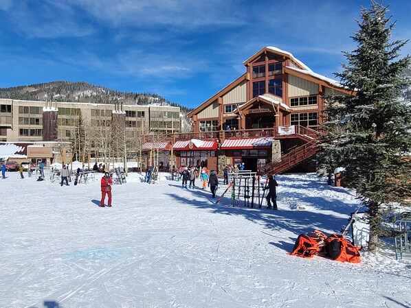 A ski resort with a lodge, ski lifts, and a snowy landscape. - Copper Mtn. Studio Queen+Pull out ski in ski out (Copper Mountain)