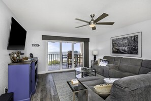 Smart TV, DVD player, video library - Spectacular New Oceanfront 3/2 Condo- "Seascape" at Reef Club (Indian Rocks Beach)