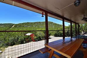 Outdoor dining - Rustic lodge retreat minutes from the Frio! (Concan)