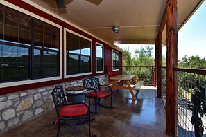 Outdoor dining - Rustic lodge retreat minutes from the Frio! (Concan)
