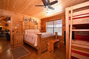 2 bedrooms, iron/ironing board, free WiFi, bed sheets - Rustic lodge retreat minutes from the Frio! (Concan)