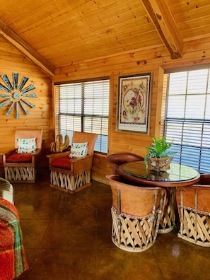 Dining - Rustic lodge retreat minutes from the Frio! (Concan)