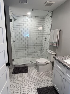 Hair dryer, towels, soap, shampoo - Centrally Located!  Perfect distance for Super Bowl Week!!! (Phoenix)