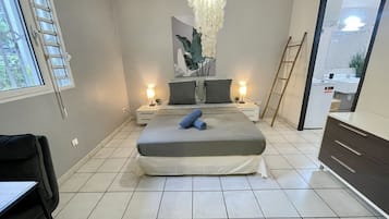 1 sovrum, skrivbord, strykjärn/strykbräda och gratis wi-fi