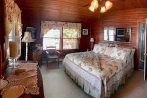 5 bedrooms, desk, iron/ironing board, free WiFi