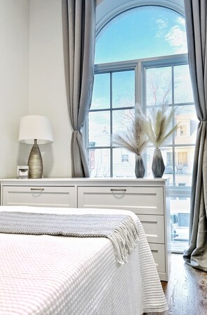 3 chambres, bureau, fer et planche à repasser, accès au Wi-Fi (inclus)