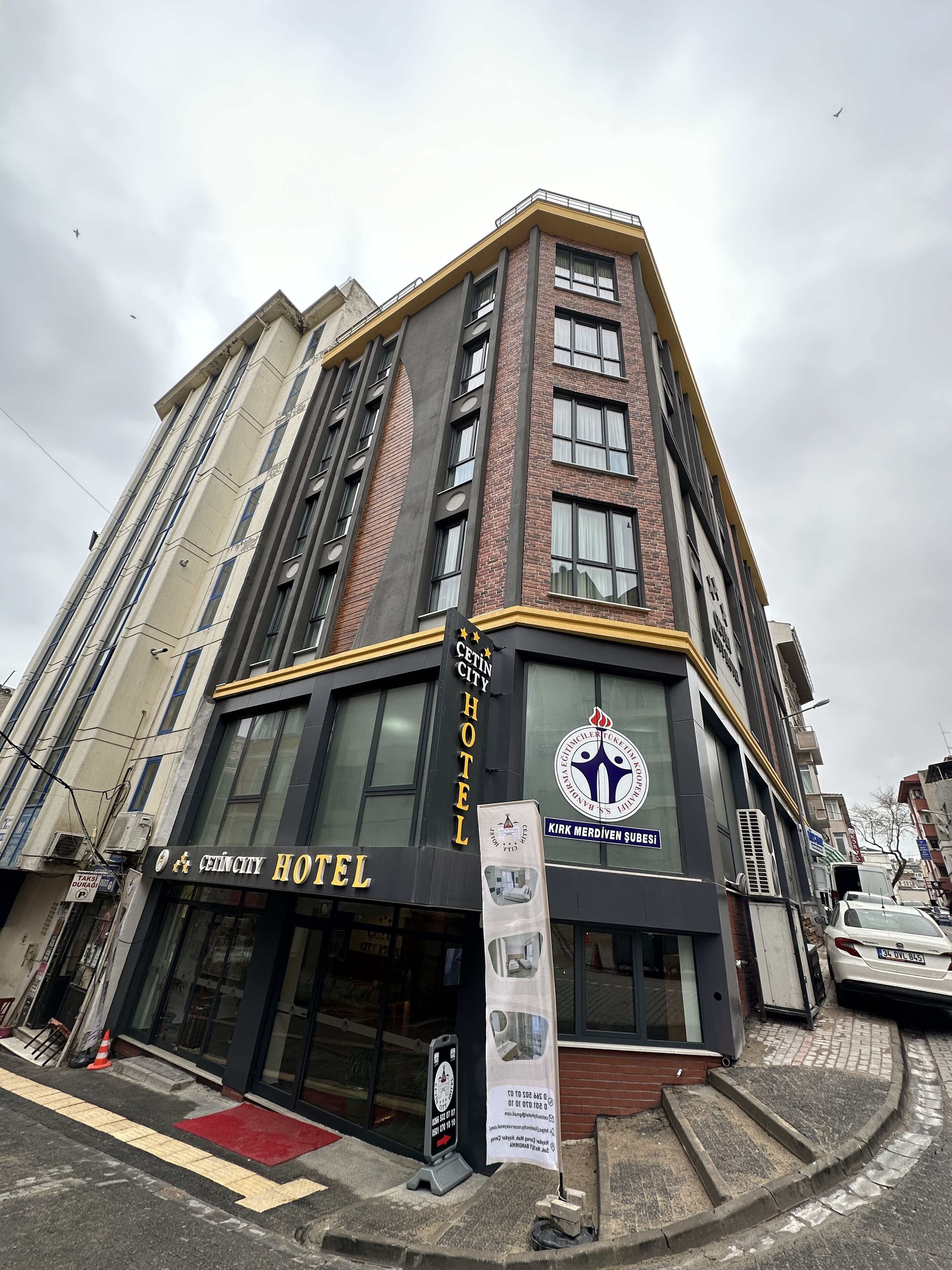 A multi-story hotel with a prominent sign reading "Cetin City Hotel".