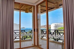 Suíte estúdio luxo | Frigobar, cofres nos quartos, individualmente decorados, escrivaninha