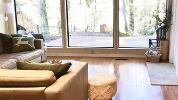 Smart-TV, peis, DVD-spiller og fotballspill