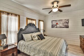 2 bedrooms, iron/ironing board, free WiFi, bed sheets