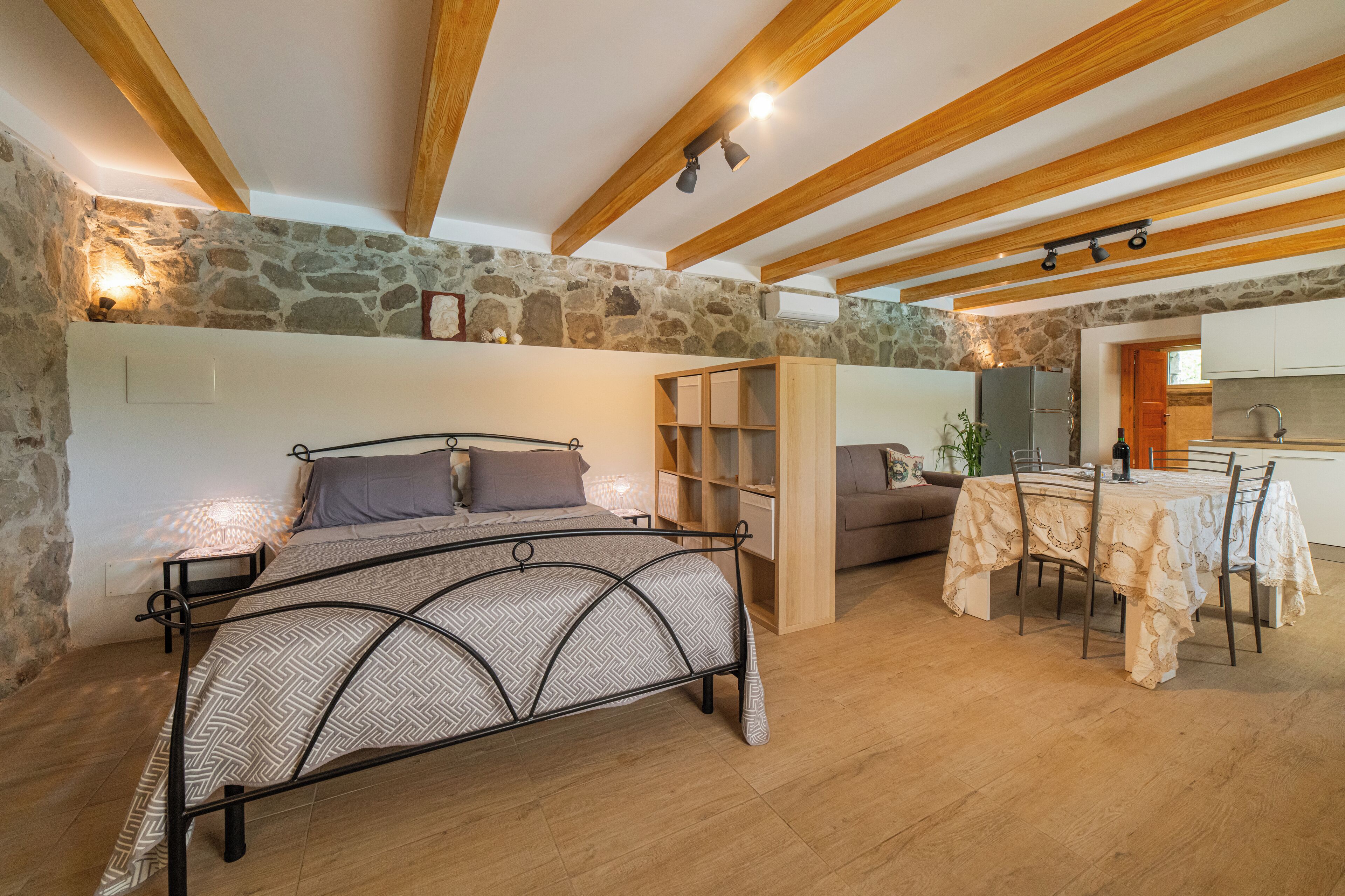 2 bedrooms, in-room safe, desk, iron/ironing board