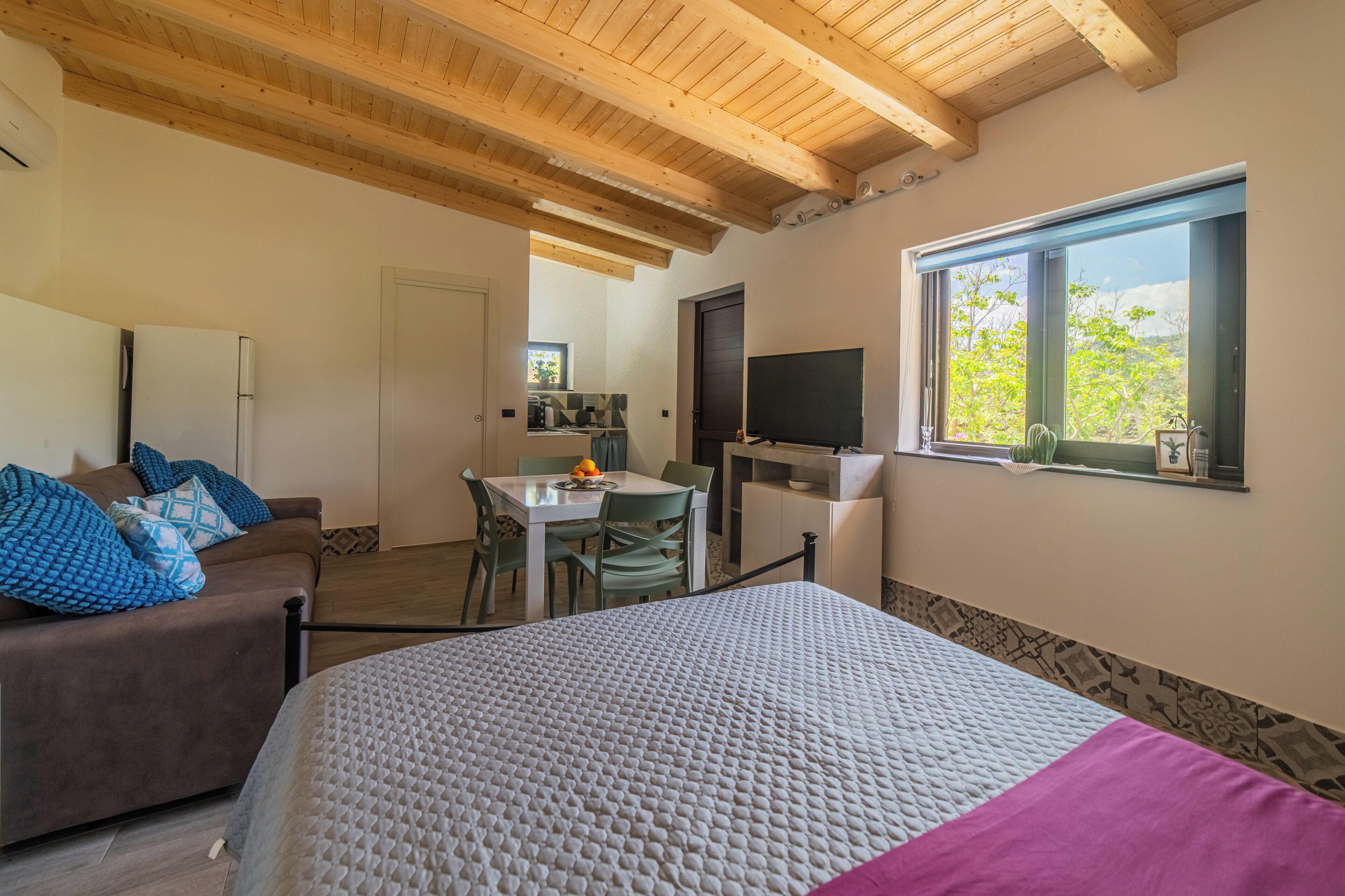 2 bedrooms, in-room safe, desk, iron/ironing board