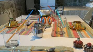 1 Schlafzimmer, Zimmersafe, Schreibtisch, Bügeleisen/Bügelbrett