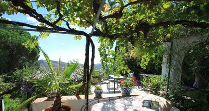 Villas bien cuidadas entre montañas de Andalucía, para disfrutar del el silencio