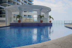 Outdoor pool, a heated pool - Lux 3/3.5 - 3000sft Condo Next to Trump Hotel (Panama City)