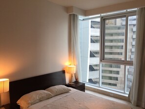 3 bedrooms, WiFi, bed sheets - Lux 3/3.5 - 3000sft Condo Next to Trump Hotel (Panama City)