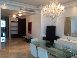 Dining - Lux 3/3.5 - 3000sft Condo Next to Trump Hotel (Panama City)