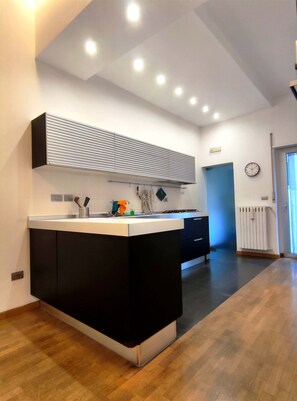 Kühlschrank, Ofen, Herdplatte, Geschirrspüler