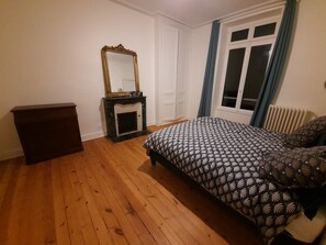 4 bedrooms, desk, iron/ironing board, travel cot - Maison de Maître Granville (Granville)